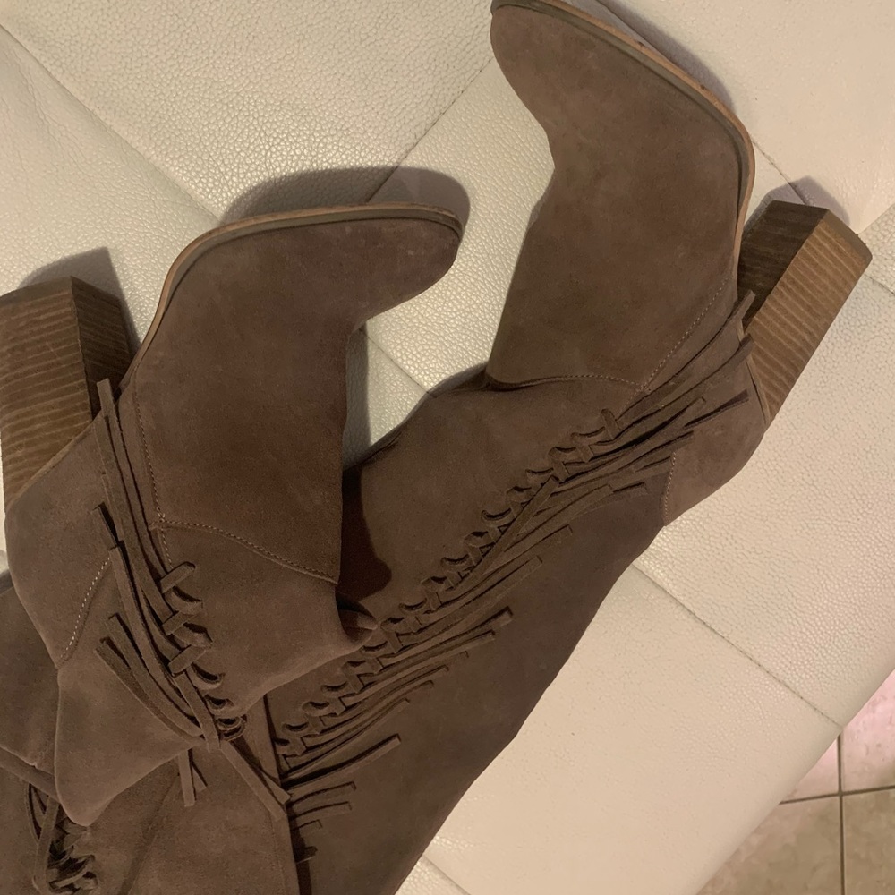 Boots - Picture 3 of 4
